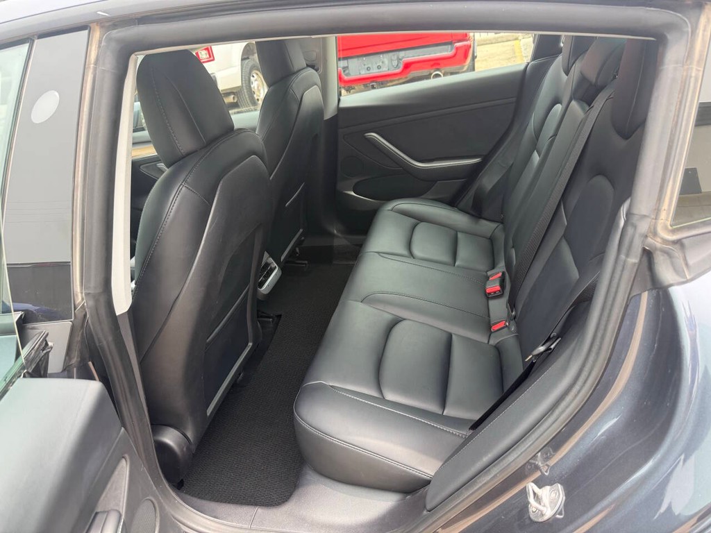 Tesla Model 3 Vehicle Full-screen Gallery Image 13