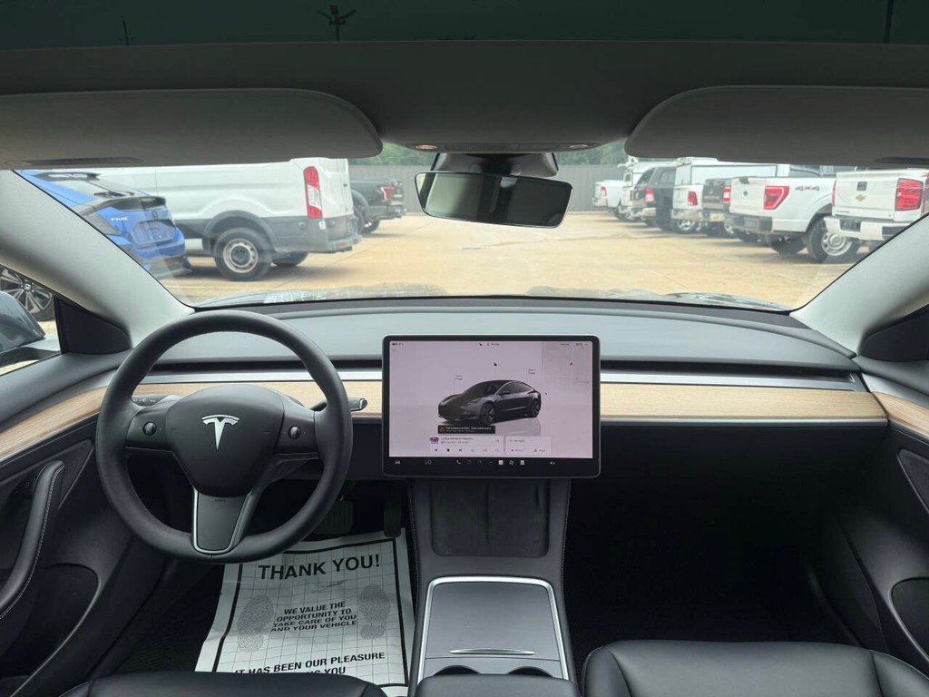 Tesla Model 3 Vehicle Full-screen Gallery Image 17