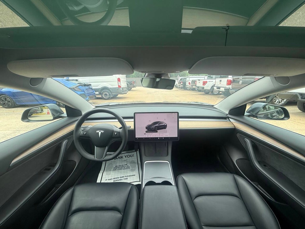 Tesla Model 3 Vehicle Full-screen Gallery Image 18