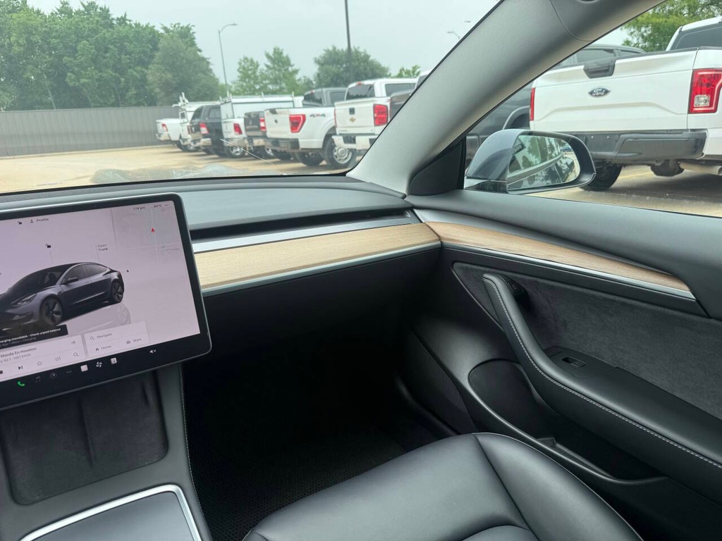 Tesla Model 3 Vehicle Full-screen Gallery Image 20
