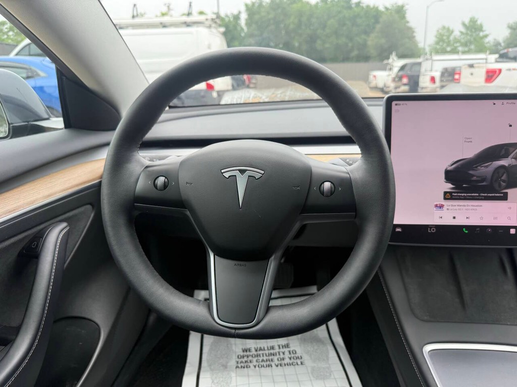 Tesla Model 3 Vehicle Full-screen Gallery Image 22