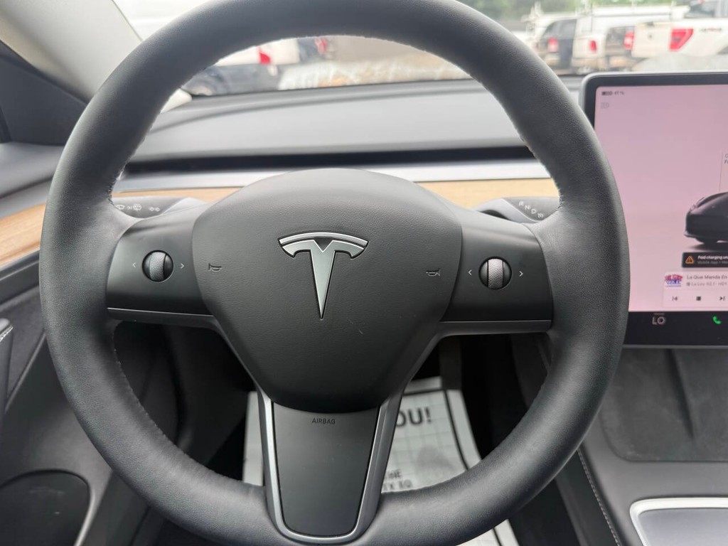 Tesla Model 3 Vehicle Full-screen Gallery Image 23