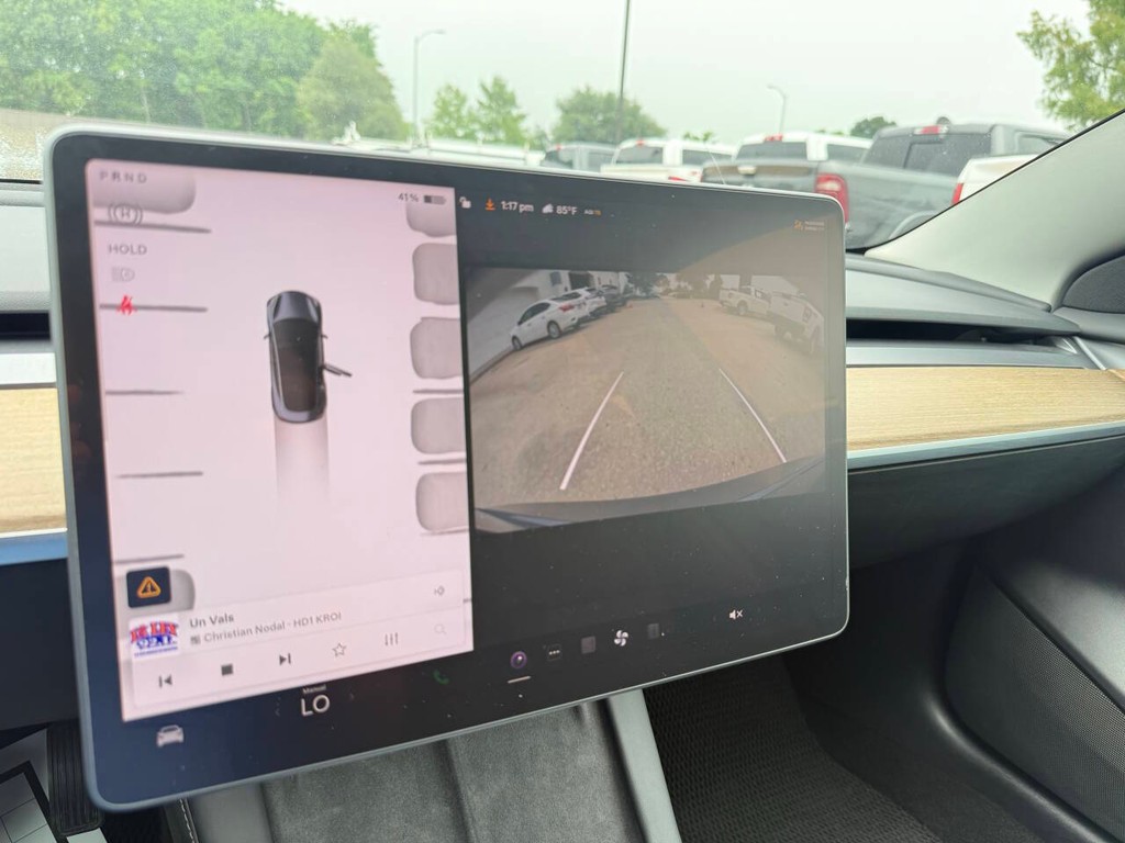 Tesla Model 3 Vehicle Full-screen Gallery Image 27