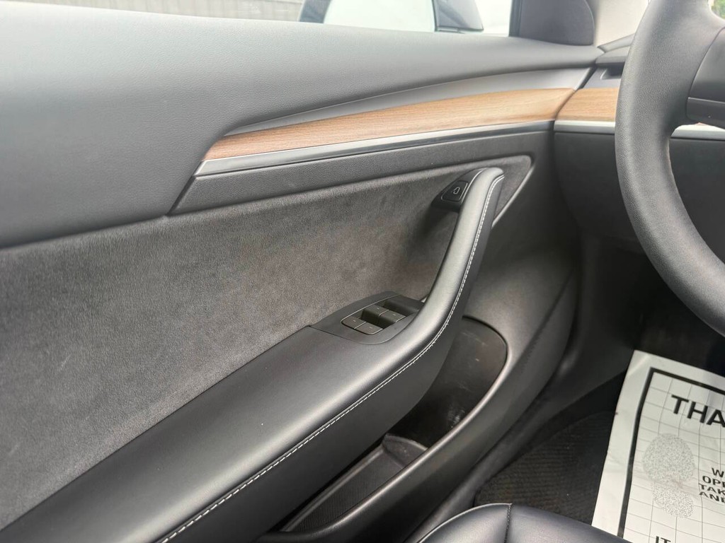 Tesla Model 3 Vehicle Full-screen Gallery Image 28