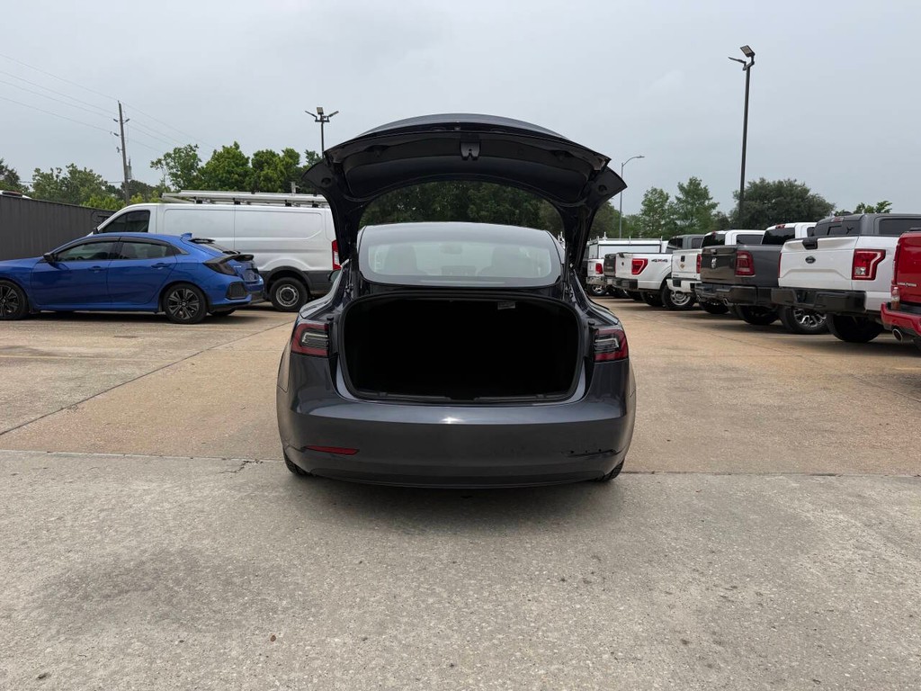 Tesla Model 3 Vehicle Full-screen Gallery Image 34