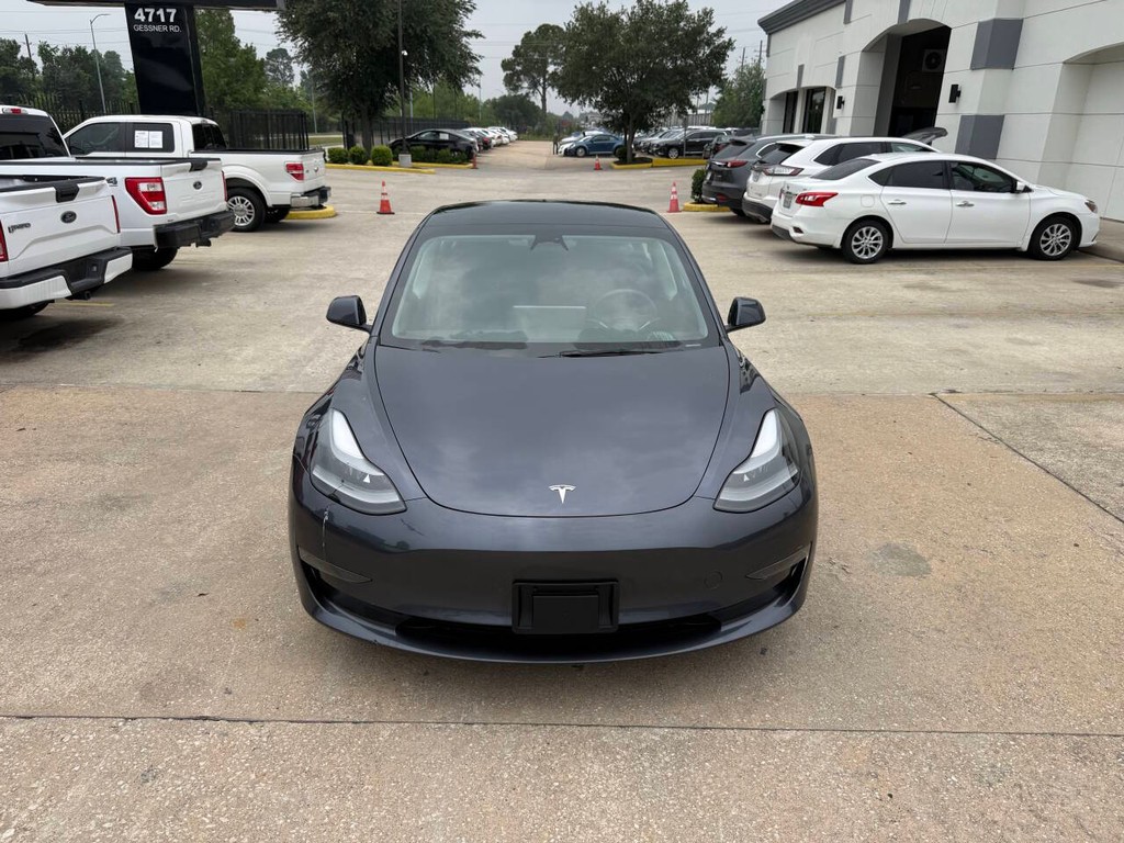 Tesla Model 3 Vehicle Full-screen Gallery Image 36