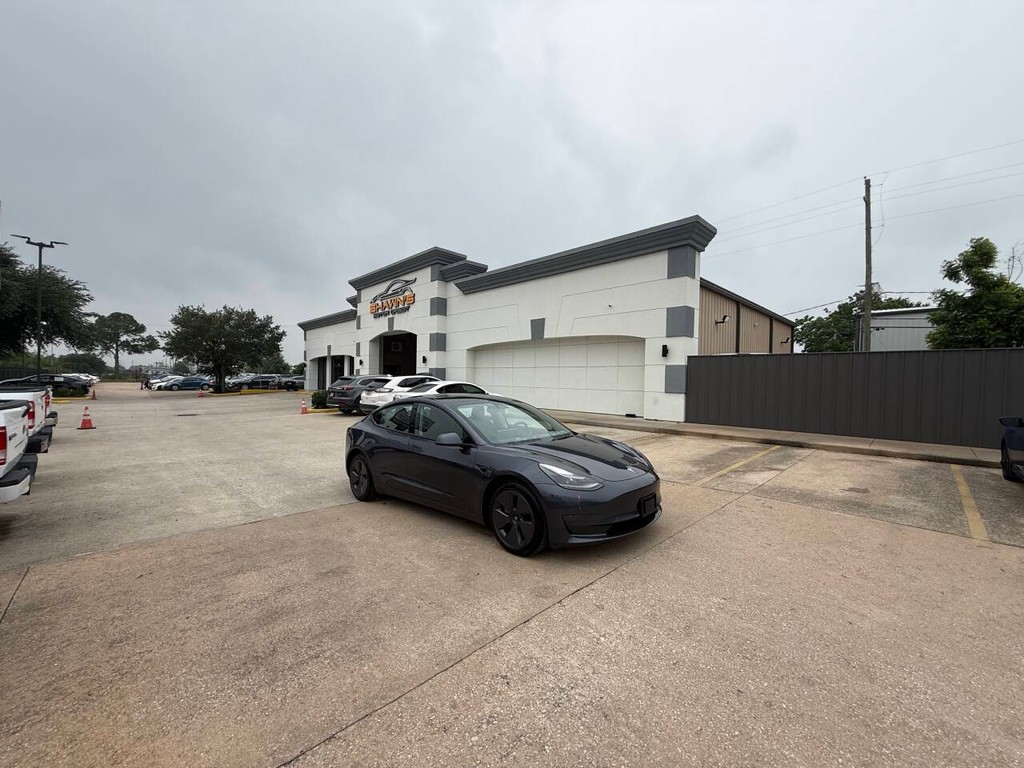 Tesla Model 3 Vehicle Full-screen Gallery Image 40