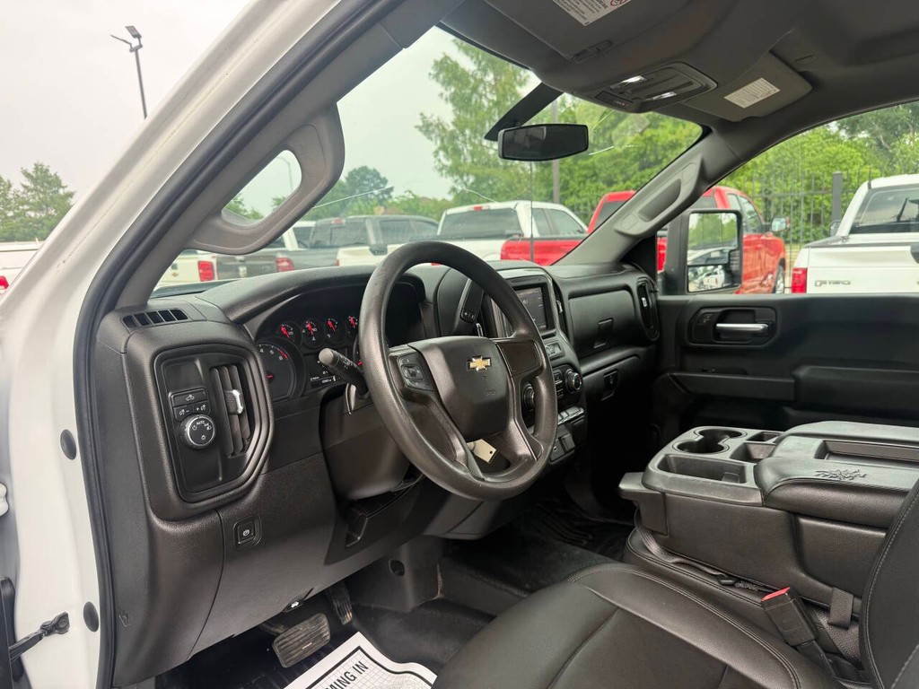 Chevrolet Silverado 2500HD Vehicle Full-screen Gallery Image 06