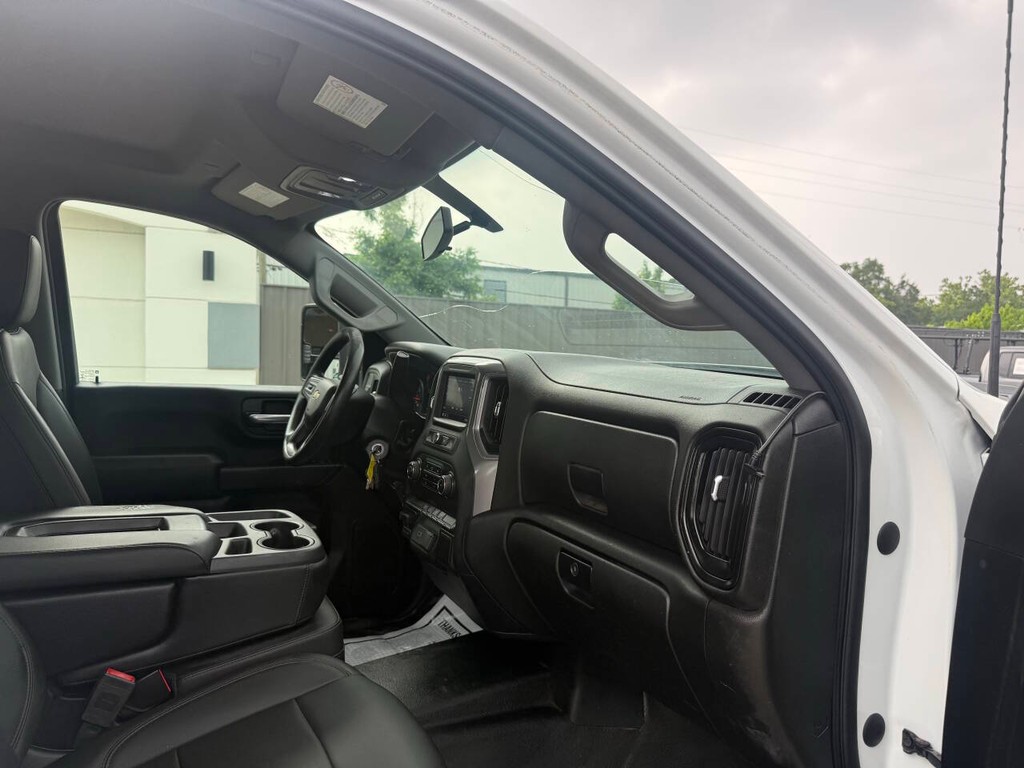 Chevrolet Silverado 2500HD Vehicle Full-screen Gallery Image 09