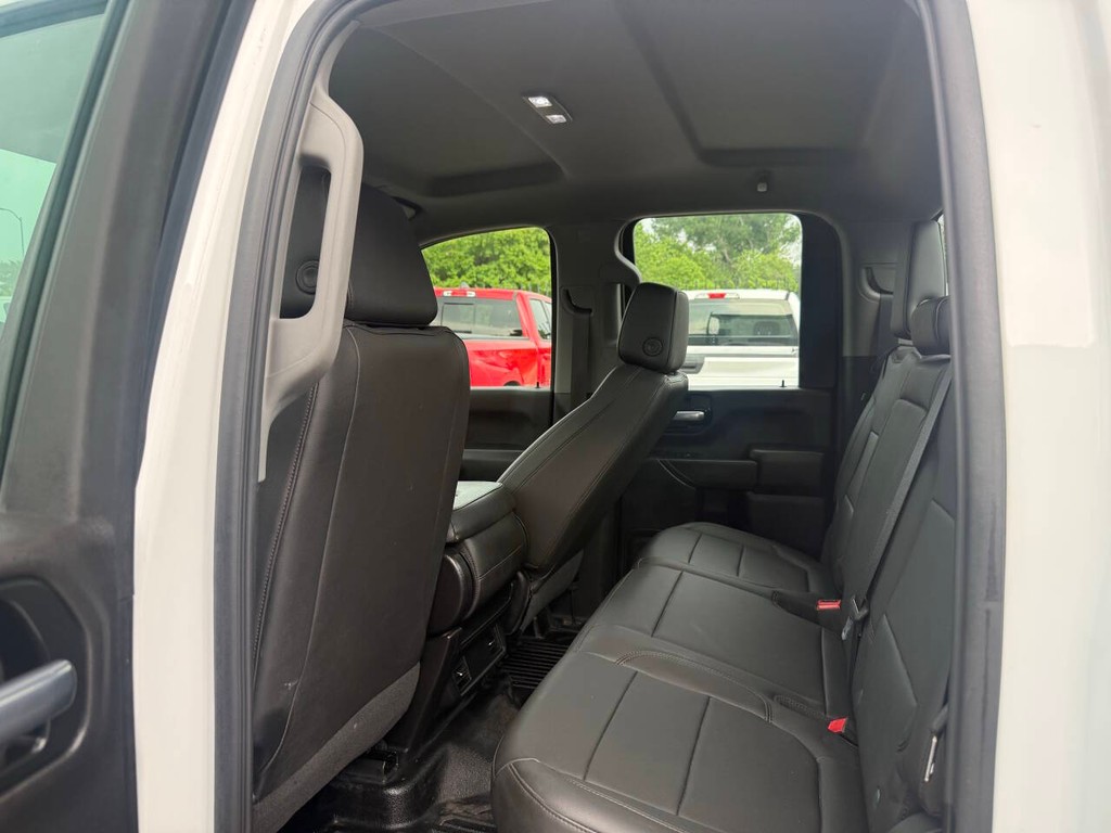 Chevrolet Silverado 2500HD Vehicle Full-screen Gallery Image 12