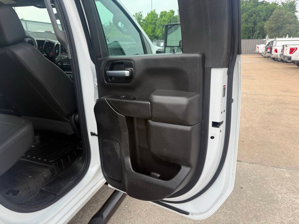 Chevrolet Silverado 2500HD Vehicle Full-screen Gallery Image 16