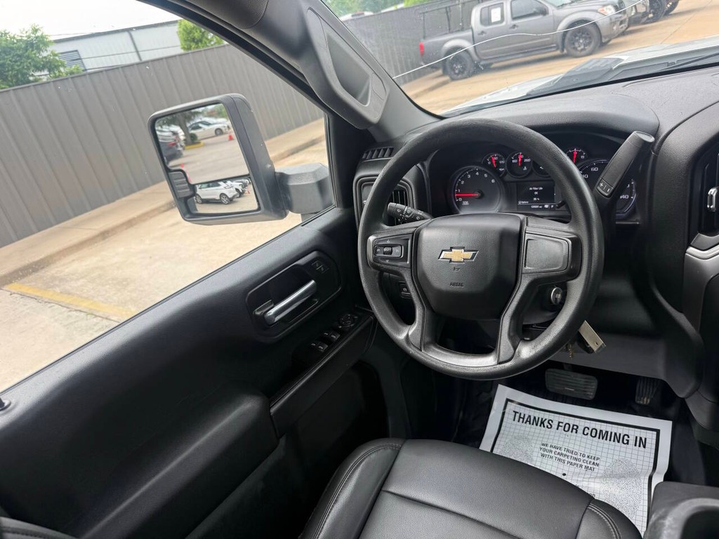 Chevrolet Silverado 2500HD Vehicle Full-screen Gallery Image 19