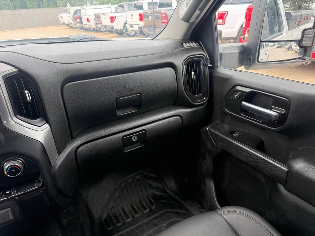 Chevrolet Silverado 2500HD Vehicle Full-screen Gallery Image 20