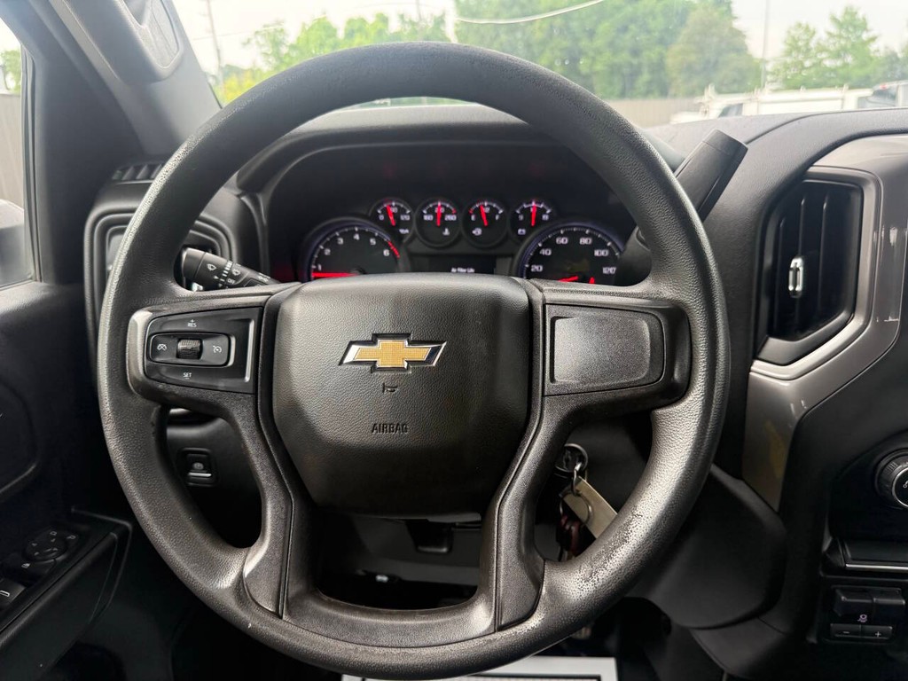 Chevrolet Silverado 2500HD Vehicle Full-screen Gallery Image 22