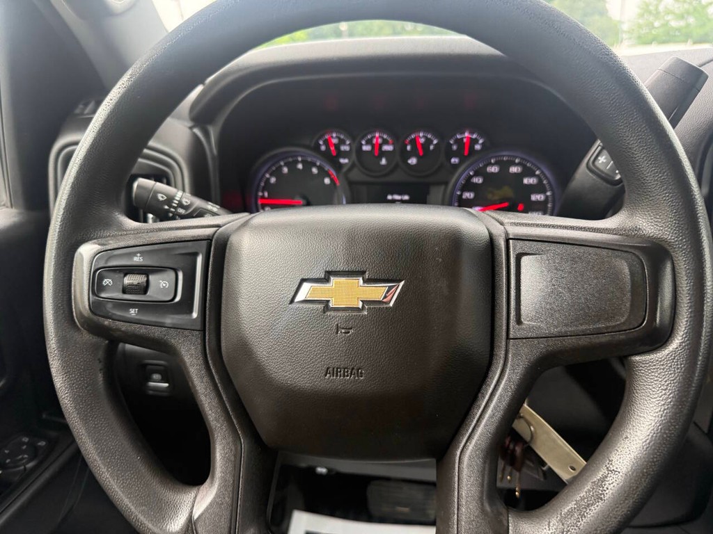 Chevrolet Silverado 2500HD Vehicle Full-screen Gallery Image 23