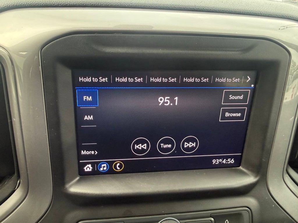 Chevrolet Silverado 2500HD Vehicle Full-screen Gallery Image 25