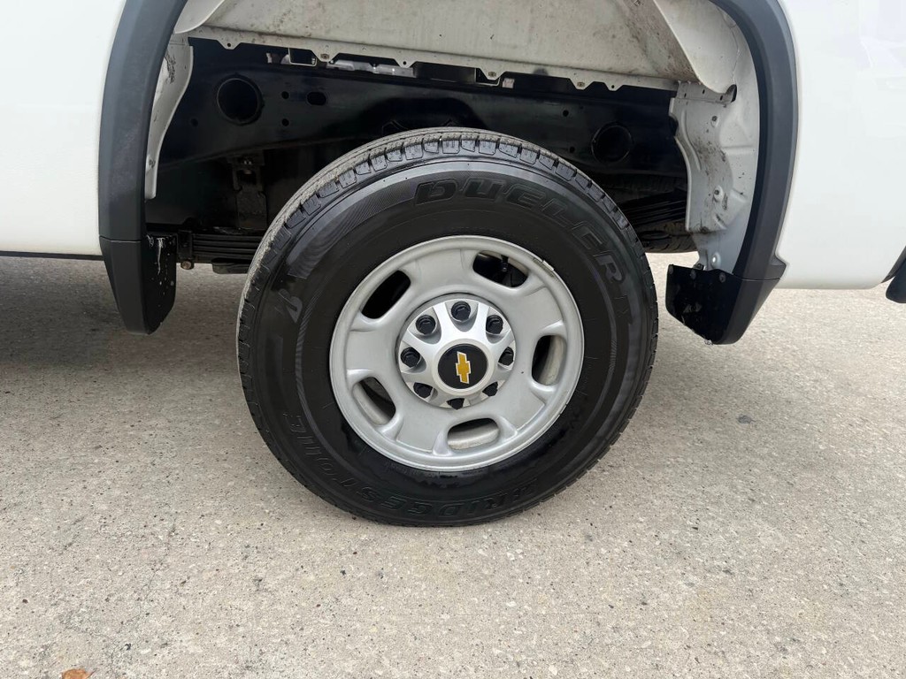 Chevrolet Silverado 2500HD Vehicle Full-screen Gallery Image 36