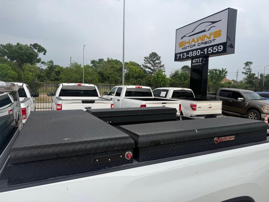 Chevrolet Silverado 2500HD Vehicle Full-screen Gallery Image 37