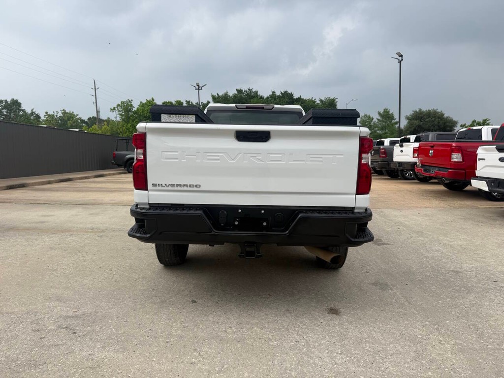 Chevrolet Silverado 2500HD Vehicle Full-screen Gallery Image 39