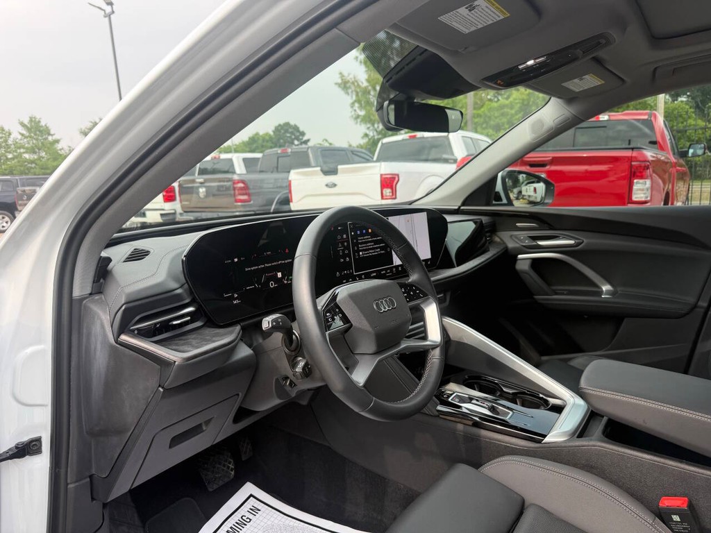 Audi Q5 Vehicle Full-screen Gallery Image 06