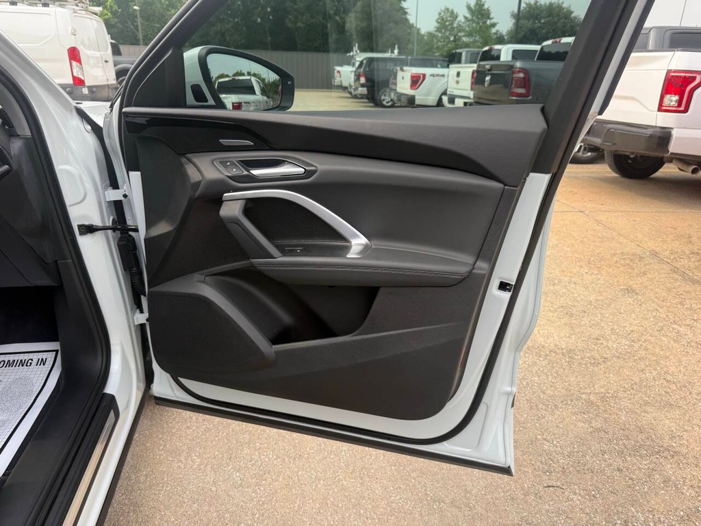 Audi Q5 Vehicle Full-screen Gallery Image 10