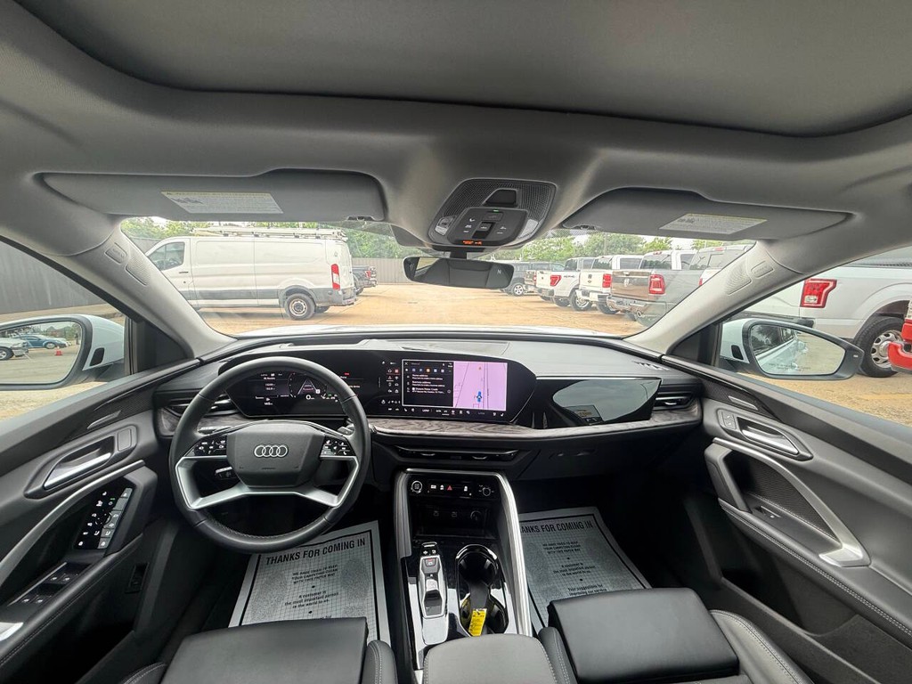 Audi Q5 Vehicle Full-screen Gallery Image 17