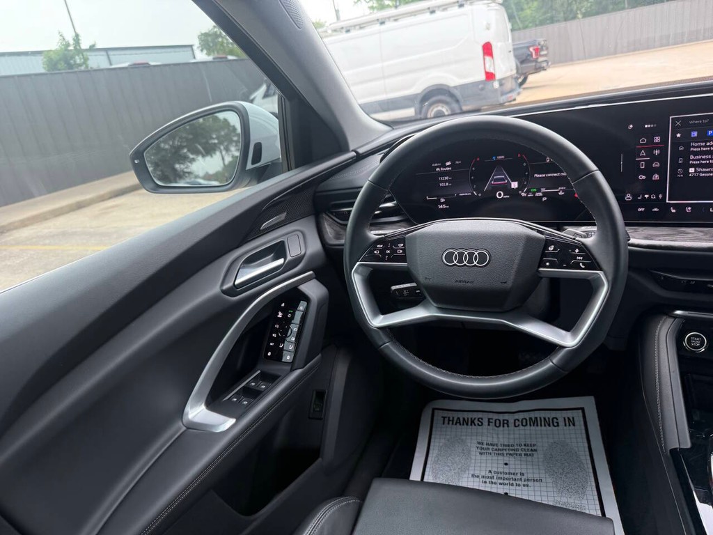 Audi Q5 Vehicle Full-screen Gallery Image 18