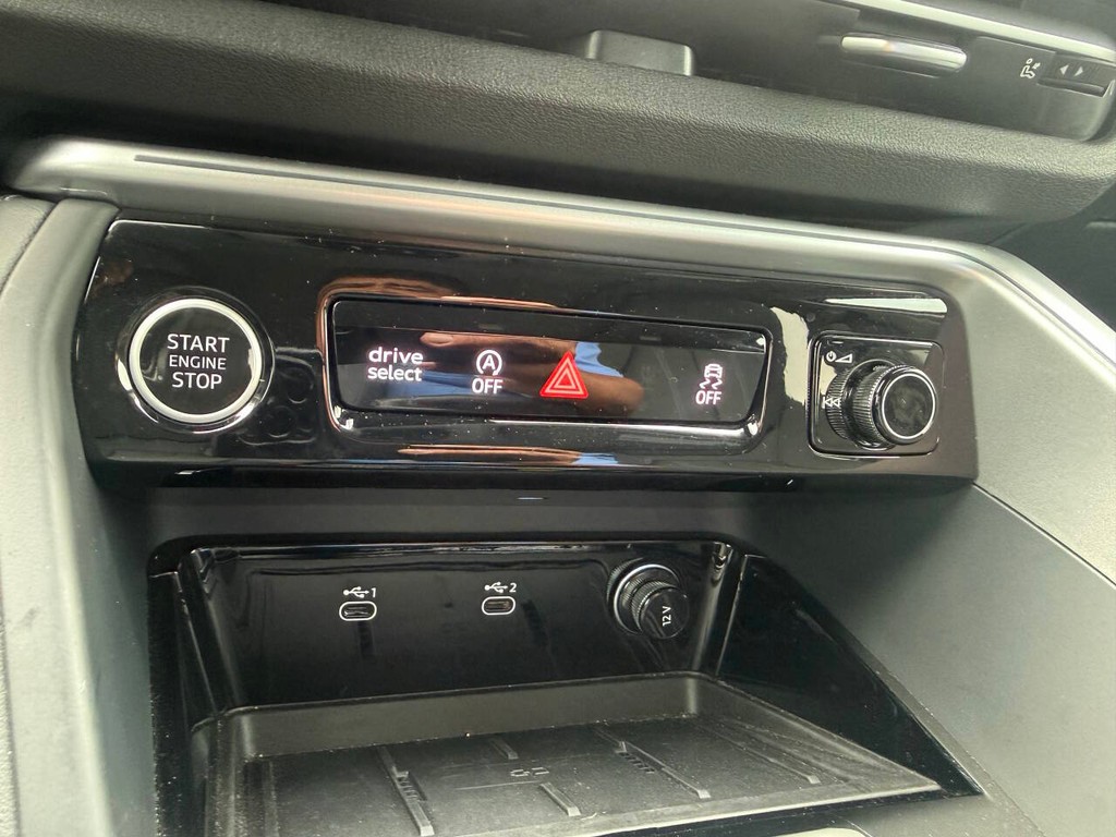 Audi Q5 Vehicle Full-screen Gallery Image 27