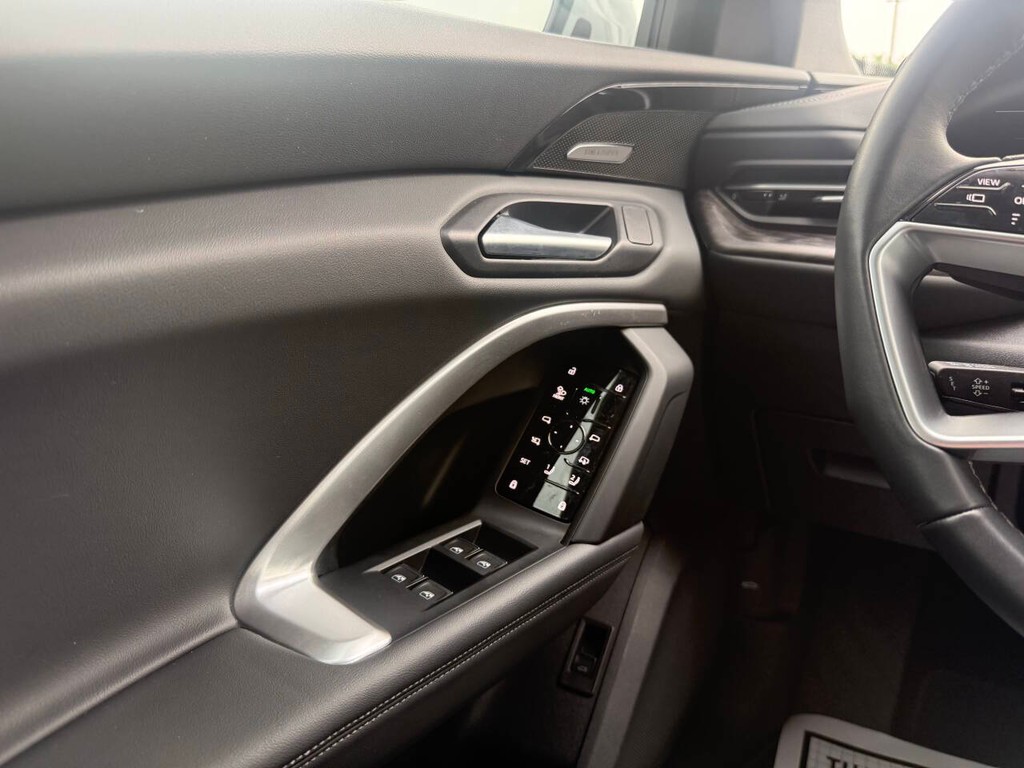Audi Q5 Vehicle Full-screen Gallery Image 29