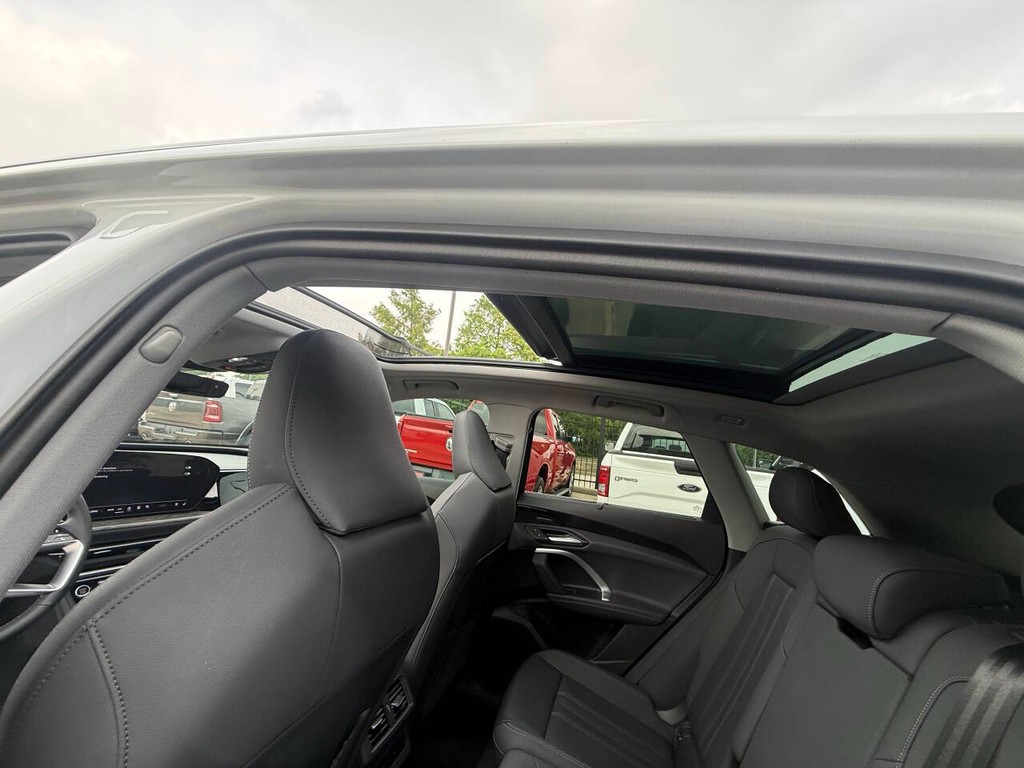 Audi Q5 Vehicle Full-screen Gallery Image 31