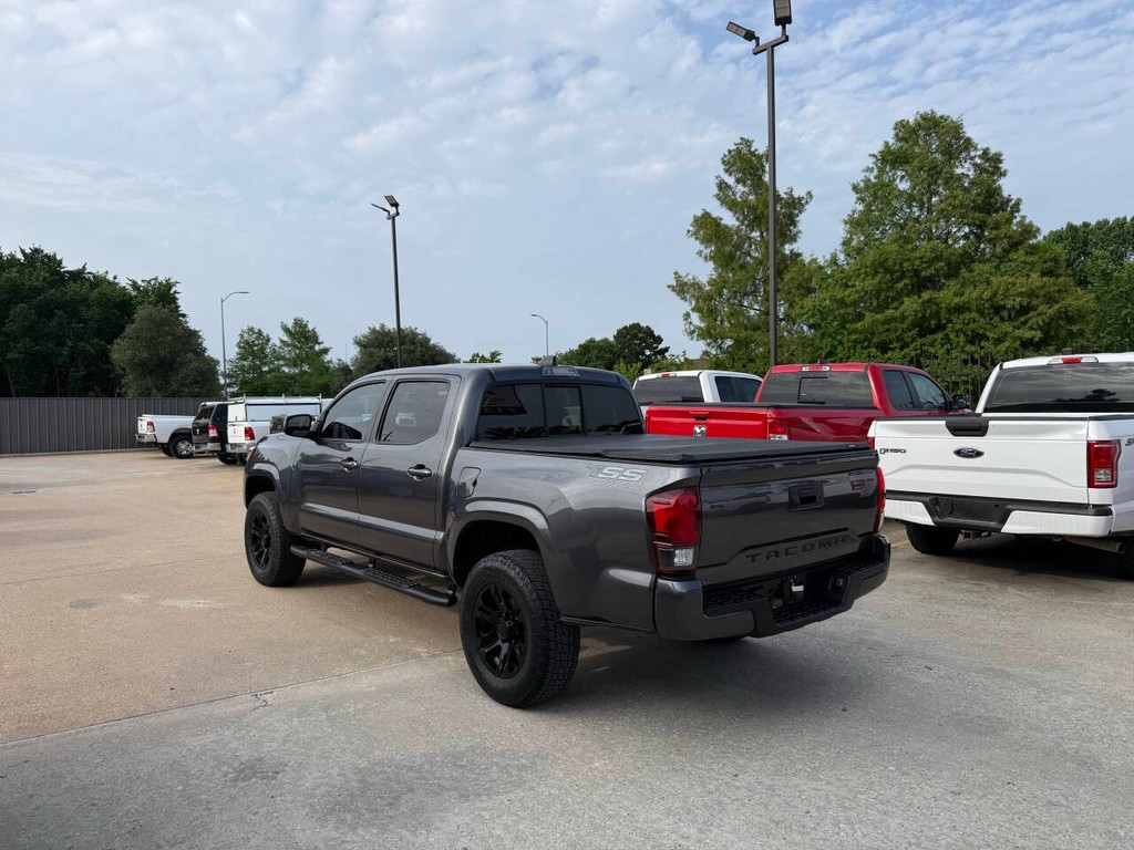 Toyota Tacoma Vehicle Full-screen Gallery Image 04
