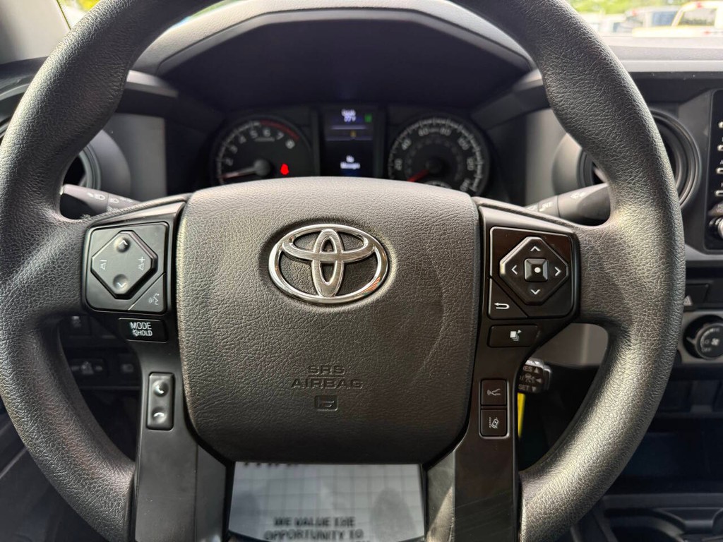 Toyota Tacoma Vehicle Full-screen Gallery Image 23