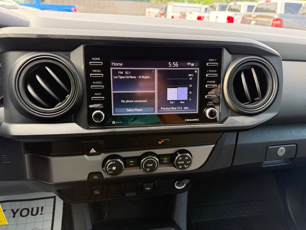 Toyota Tacoma Vehicle Full-screen Gallery Image 24