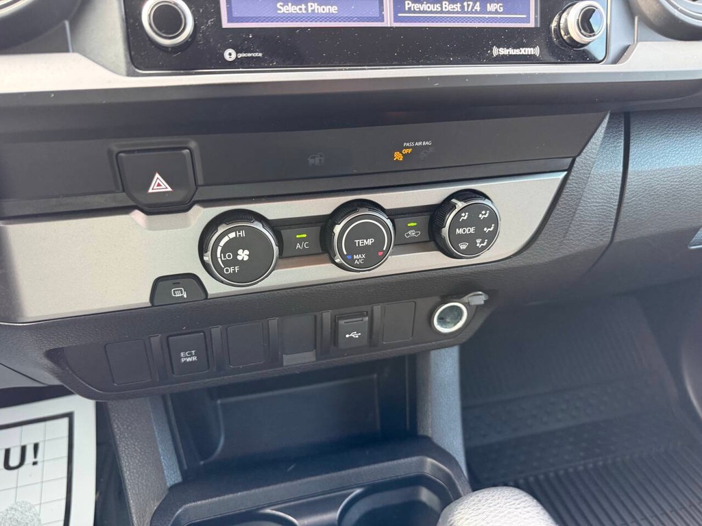 Toyota Tacoma Vehicle Full-screen Gallery Image 27