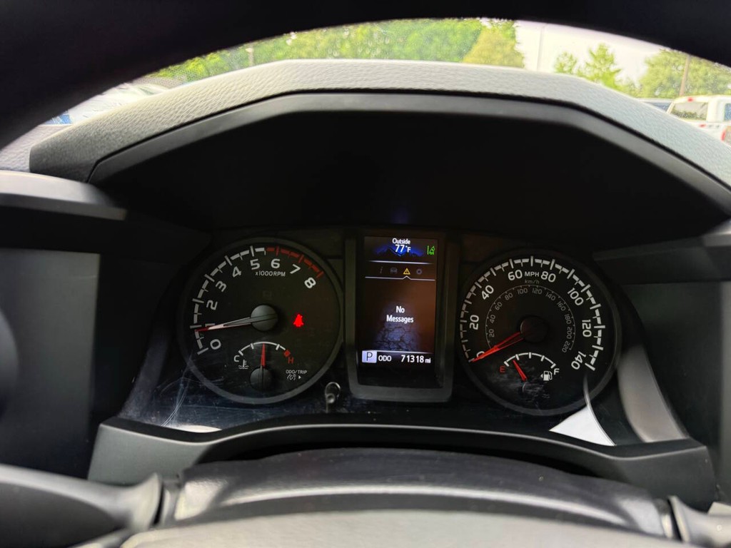 Toyota Tacoma Vehicle Full-screen Gallery Image 30