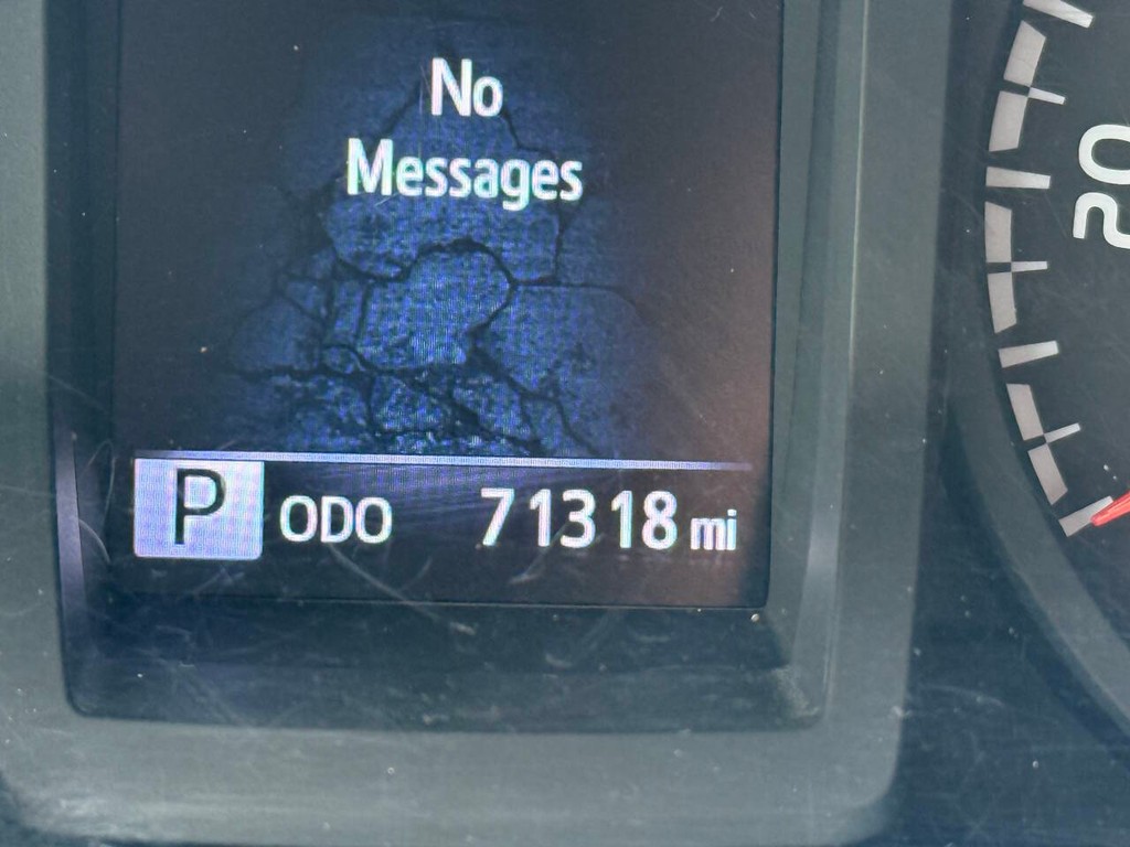 Toyota Tacoma Vehicle Full-screen Gallery Image 31
