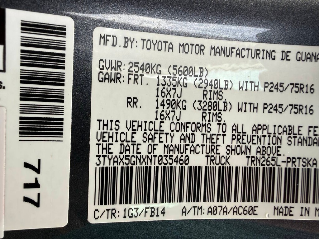 Toyota Tacoma Vehicle Full-screen Gallery Image 32