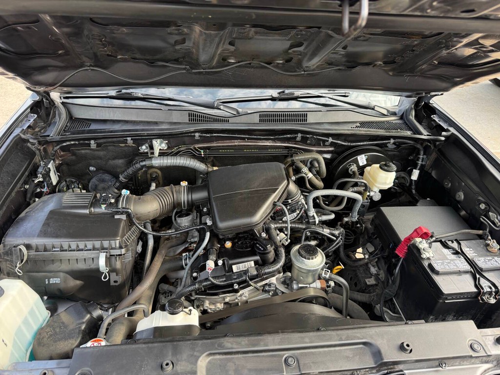 Toyota Tacoma Vehicle Full-screen Gallery Image 33