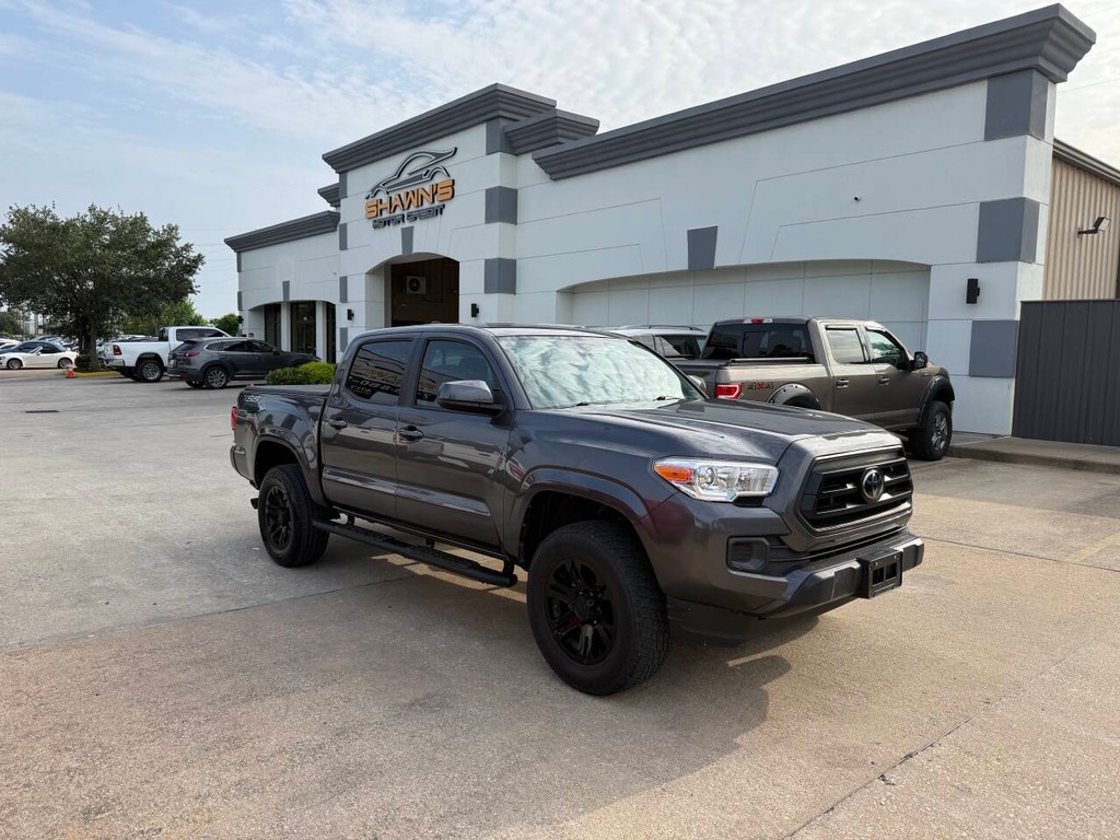 Toyota Tacoma Vehicle Full-screen Gallery Image 41