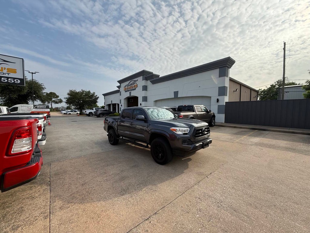 Toyota Tacoma Vehicle Full-screen Gallery Image 42