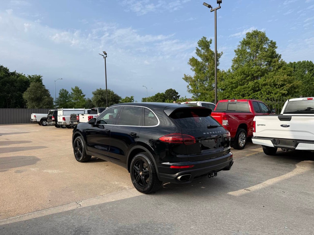 Porsche Cayenne Vehicle Full-screen Gallery Image 04