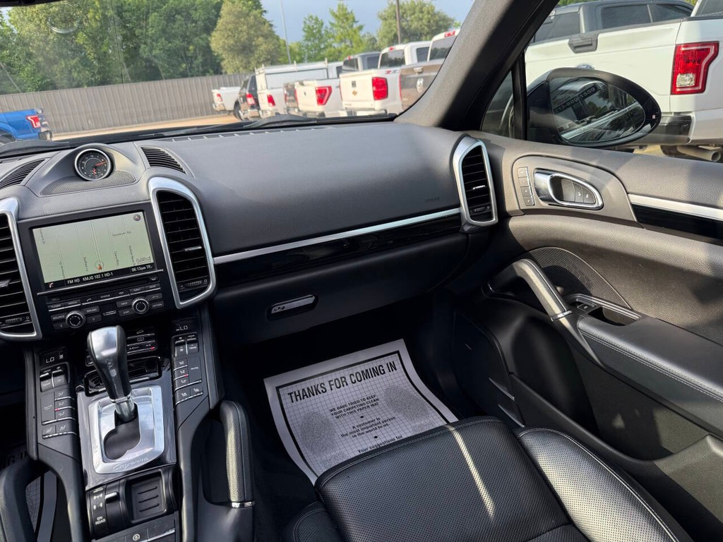 Porsche Cayenne Vehicle Full-screen Gallery Image 20