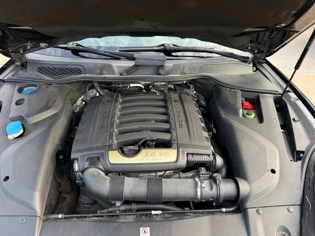 Porsche Cayenne Vehicle Full-screen Gallery Image 36