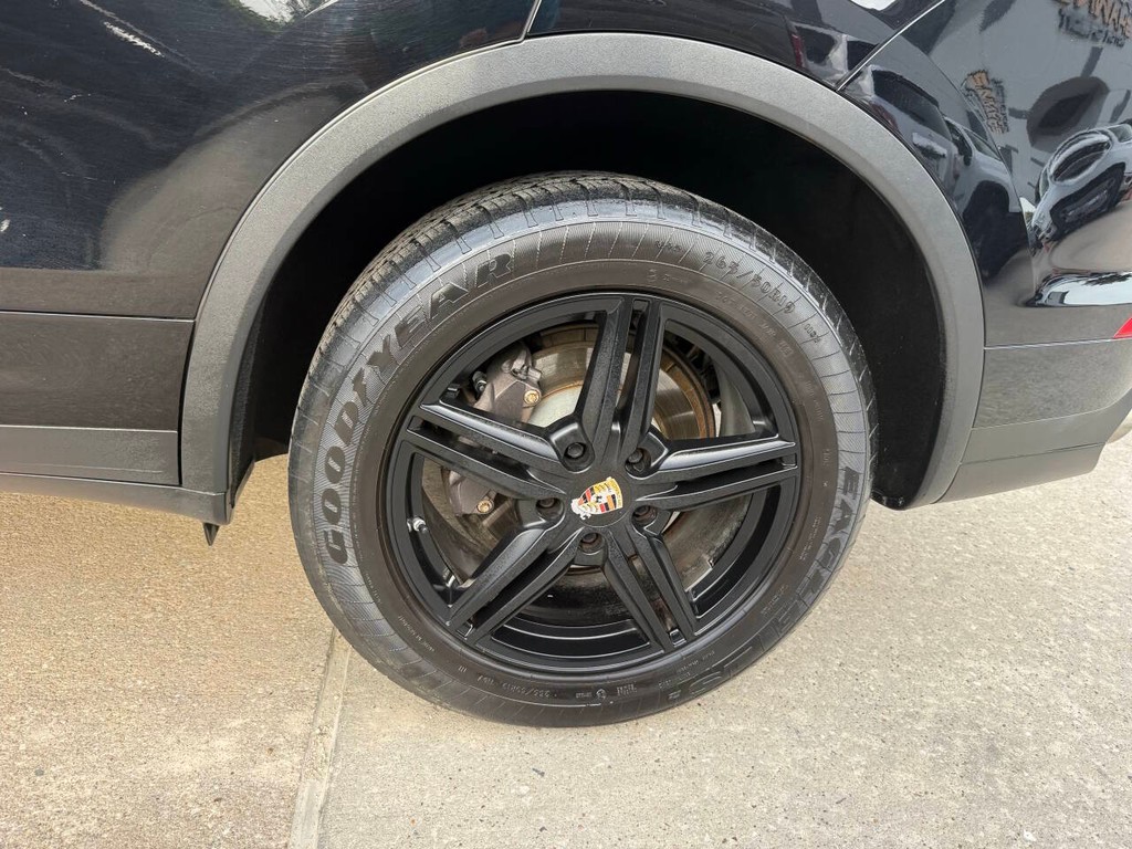 Porsche Cayenne Vehicle Full-screen Gallery Image 37