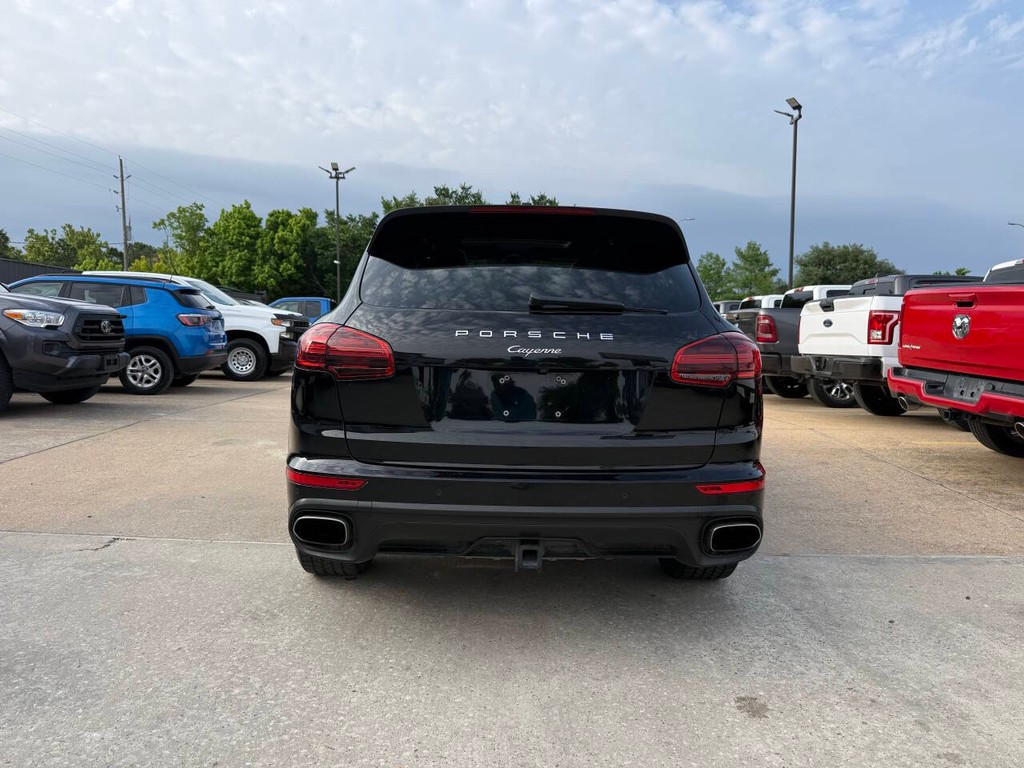 Porsche Cayenne Vehicle Full-screen Gallery Image 40