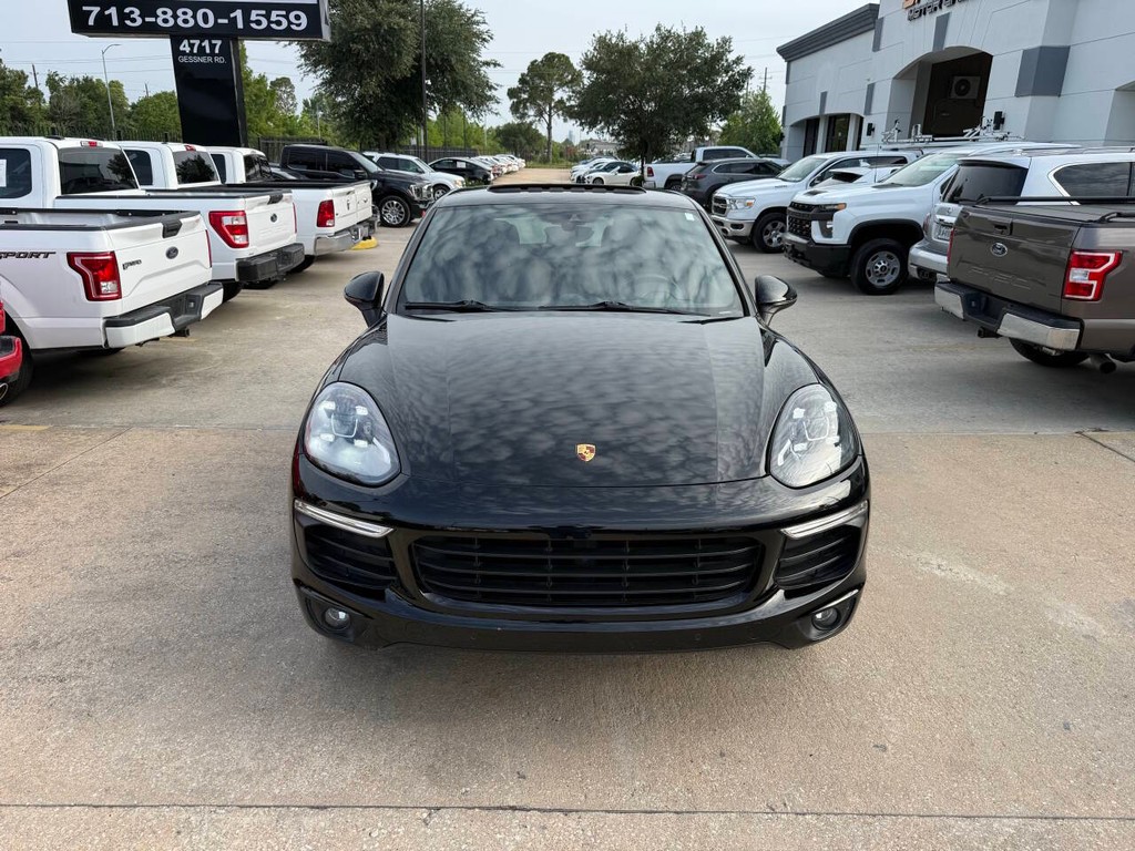 Porsche Cayenne Vehicle Full-screen Gallery Image 41