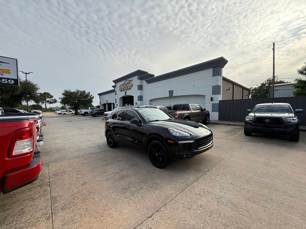 Porsche Cayenne Vehicle Full-screen Gallery Image 45