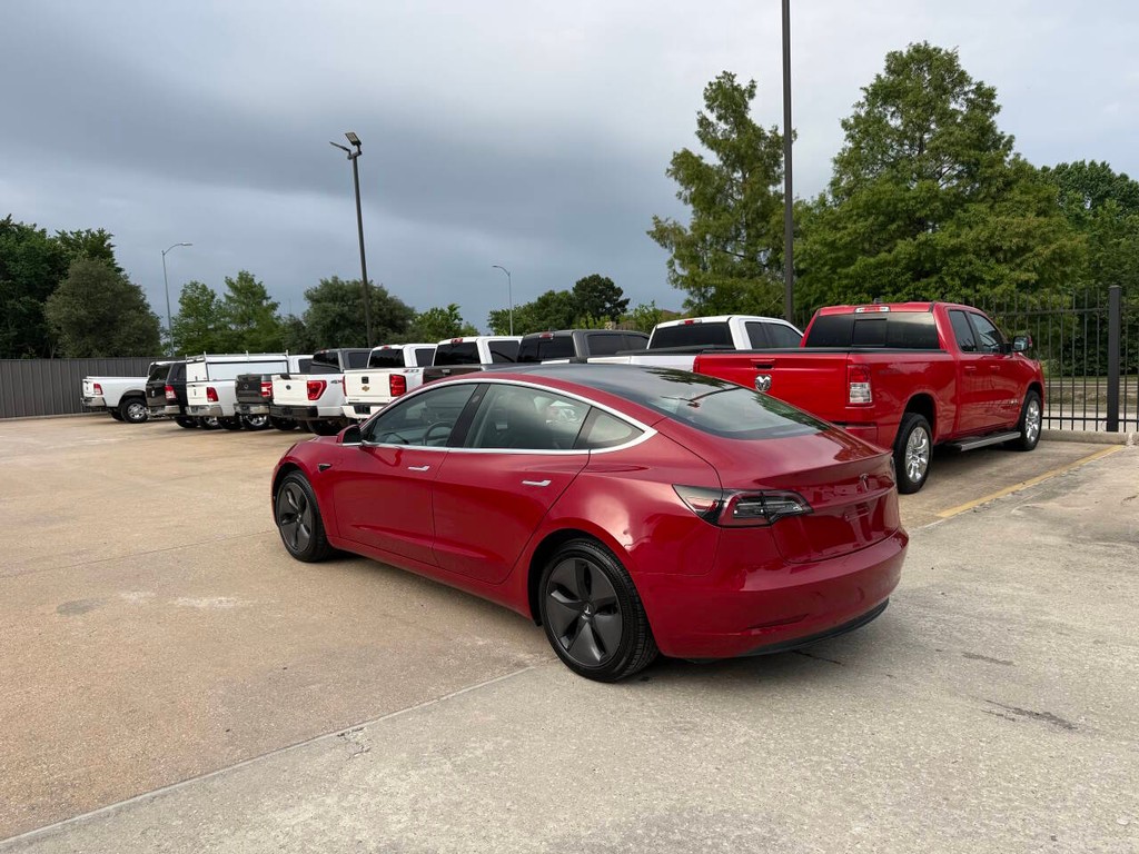 Tesla Model 3 Vehicle Full-screen Gallery Image 04