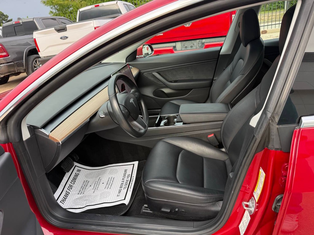Tesla Model 3 Vehicle Full-screen Gallery Image 07
