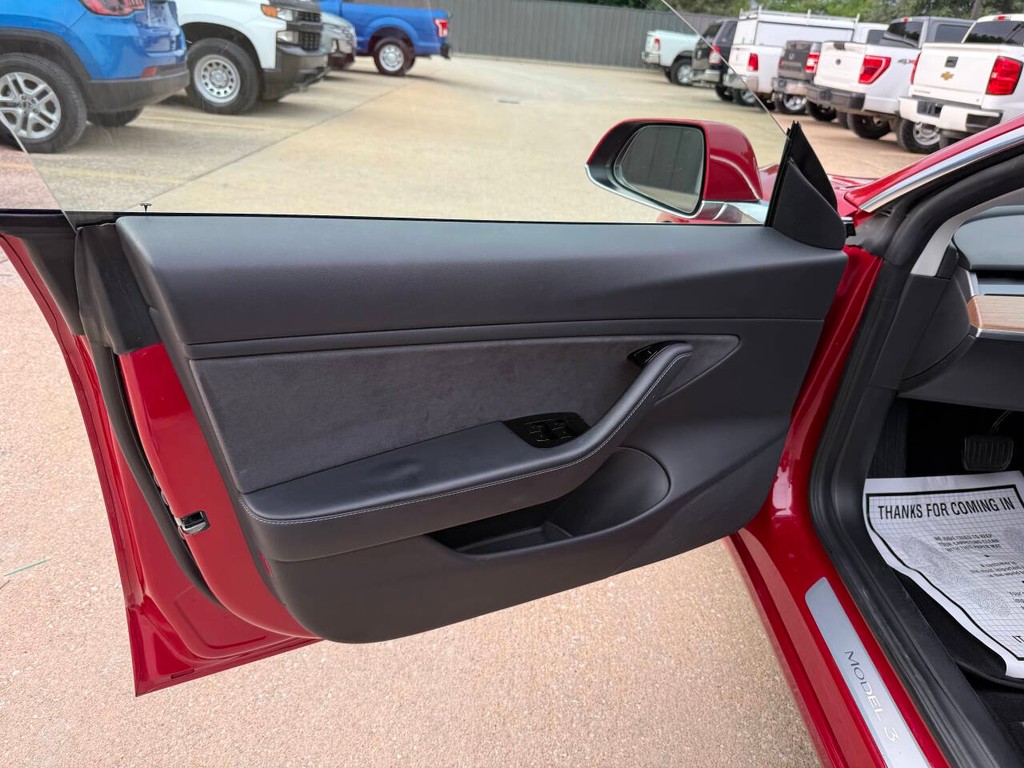 Tesla Model 3 Vehicle Full-screen Gallery Image 08